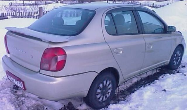 2001 Toyota Platz