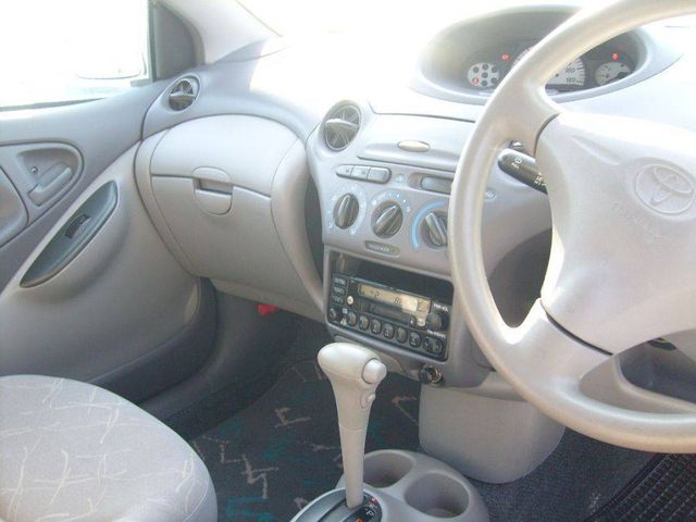 2001 Toyota Platz