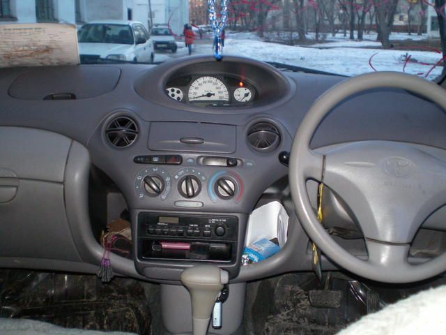 2001 Toyota Platz