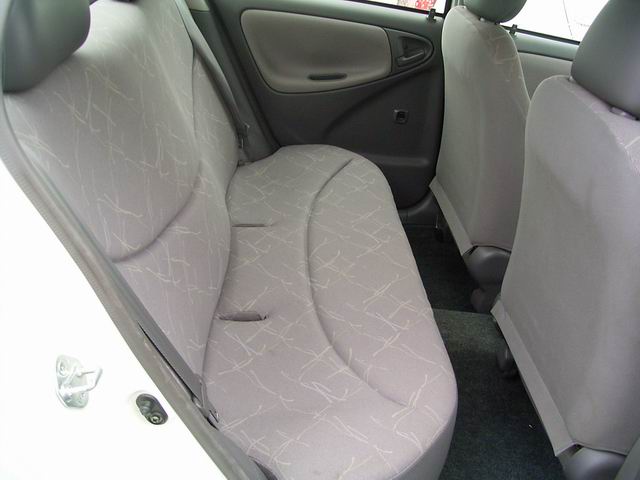 2001 Toyota Platz Wallpapers