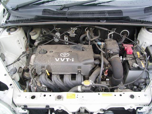 2001 Toyota Platz Images