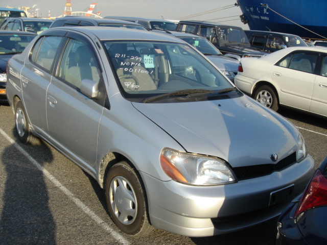 2001 Toyota Platz Wallpapers