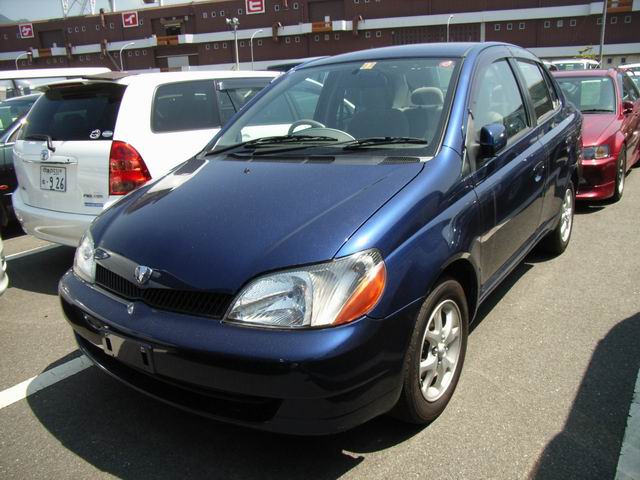 2001 Toyota Platz Pictures