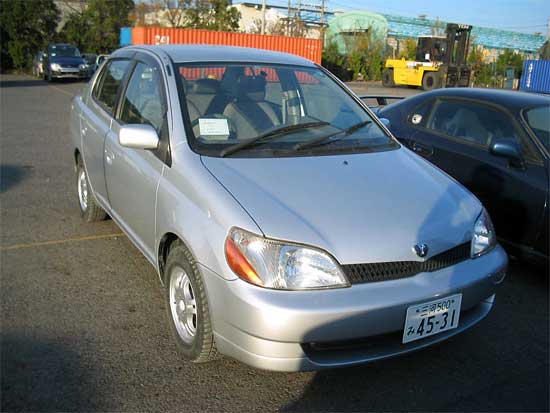 2001 Toyota Platz Pictures