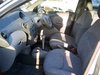 2001 Toyota Platz Pictures