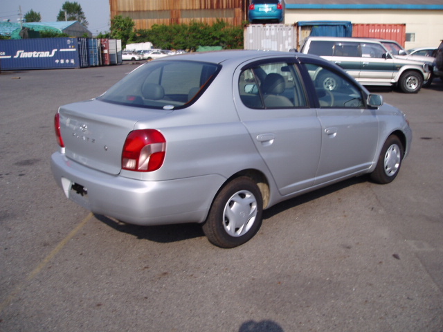 2001 Toyota Platz Pictures