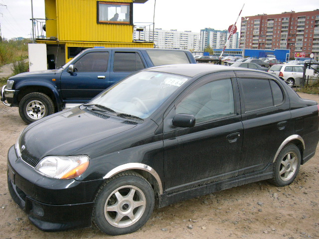 2001 Toyota Platz Pictures