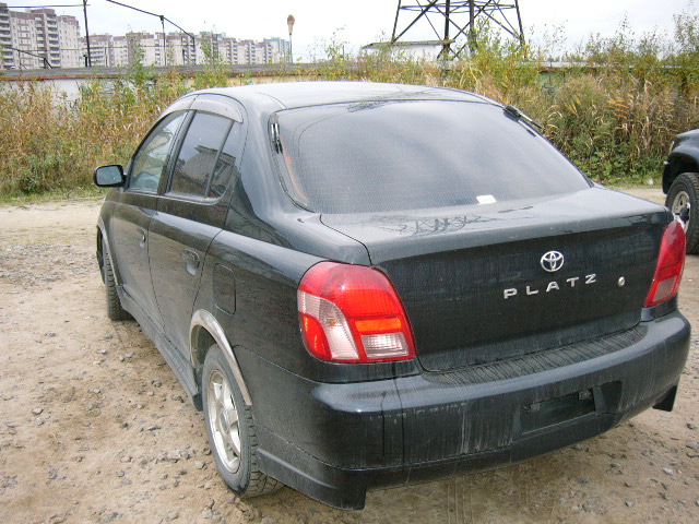 2001 Toyota Platz Photos