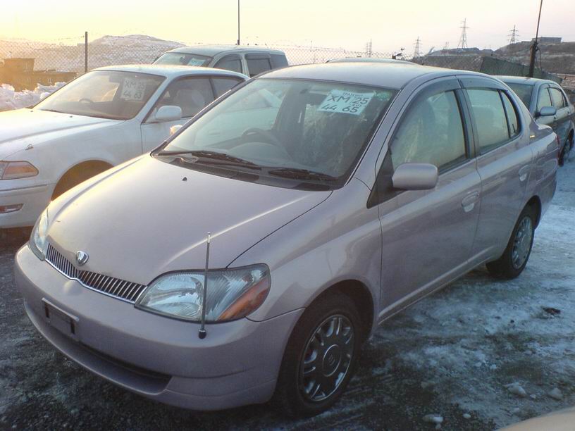 2001 Toyota Platz Photos