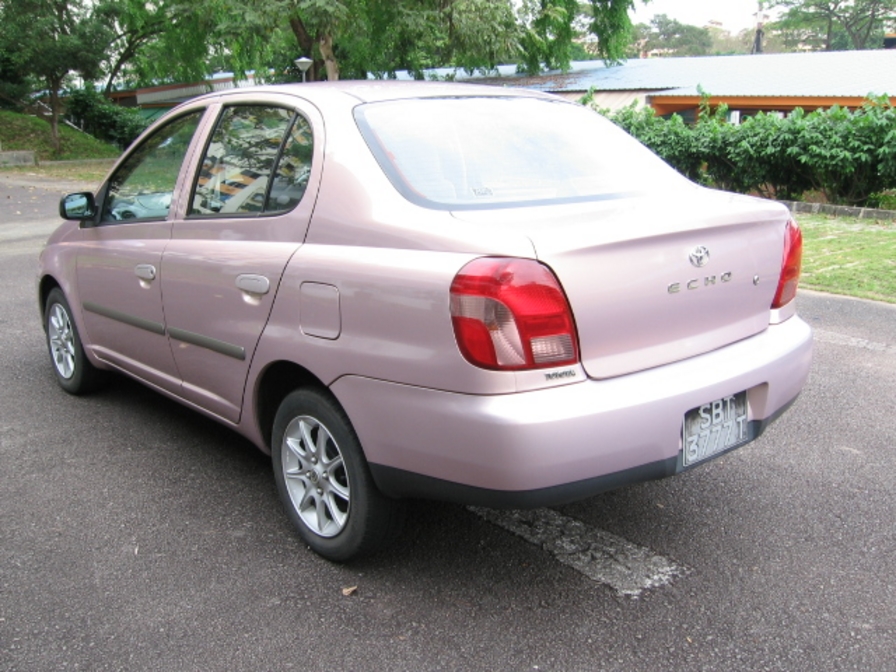 2001 Toyota Platz Pics