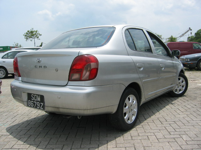 2001 Toyota Platz Pictures