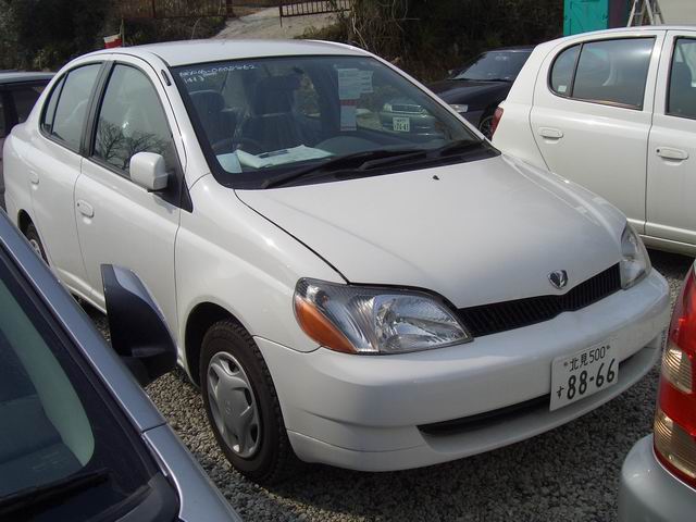 2001 Toyota Platz Photos