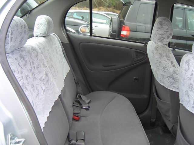 2001 Toyota Platz Pictures