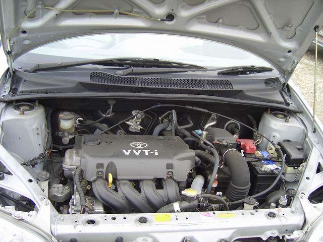 2001 Toyota Platz Pics