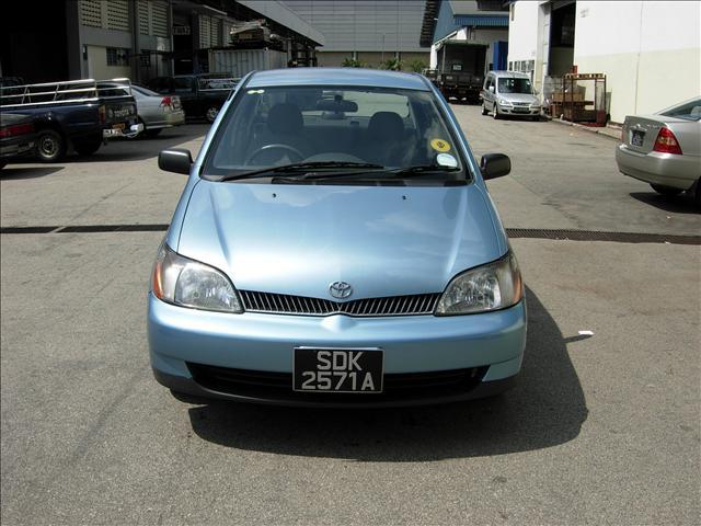 2001 Toyota Platz Photos