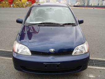 2001 Toyota Platz Pictures