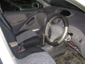 2001 Toyota Platz Photos