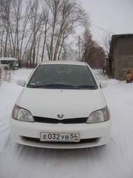 2001 Toyota Platz Photos