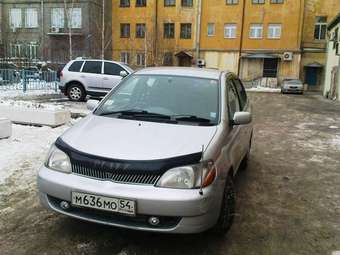 2001 Toyota Platz Pictures