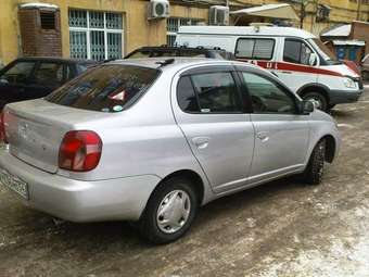 2001 Toyota Platz Pictures