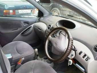 2001 Toyota Platz Photos