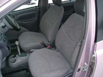 2001 Toyota Platz Photos