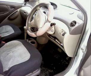 2001 Toyota Platz Pictures