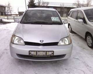 2001 Toyota Platz Photos