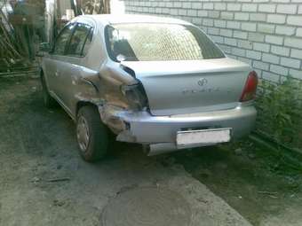 2001 Toyota Platz Pictures