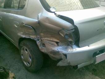 2001 Toyota Platz Pictures