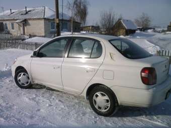 2001 Toyota Platz Photos