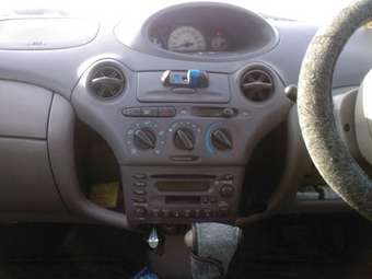 2001 Toyota Platz Pics