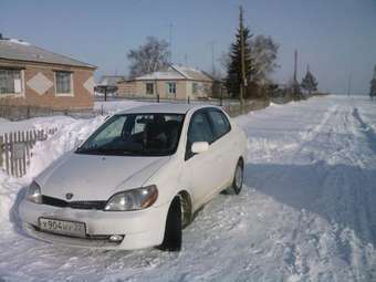 2001 Toyota Platz Photos