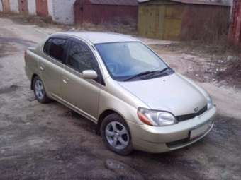 2001 Toyota Platz Pictures