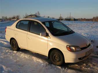 2001 Toyota Platz Photos