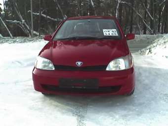 2001 Toyota Platz Pictures