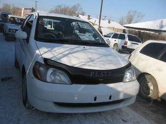 2001 Toyota Platz Pictures