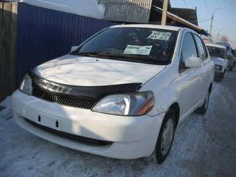 2001 Toyota Platz Pictures