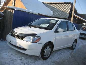 2001 Toyota Platz Photos