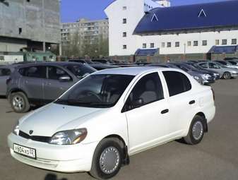 2001 Toyota Platz Pictures