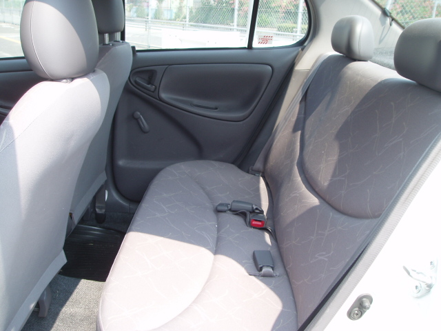 2002 Toyota Platz Pictures