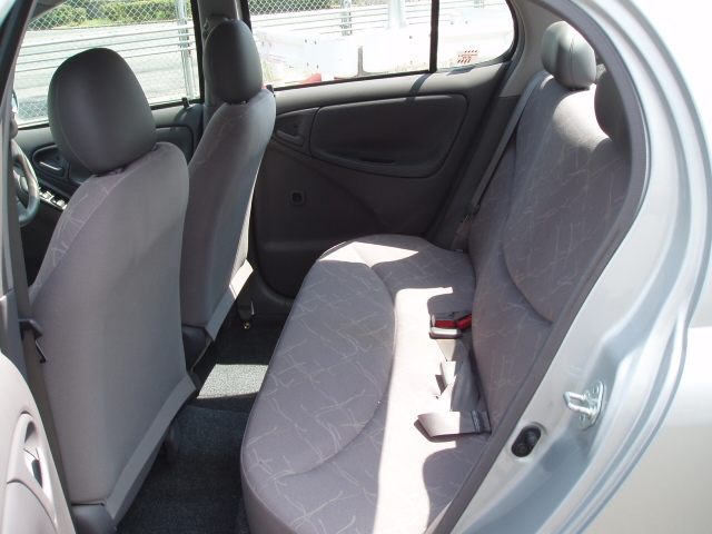 2002 Toyota Platz Photos