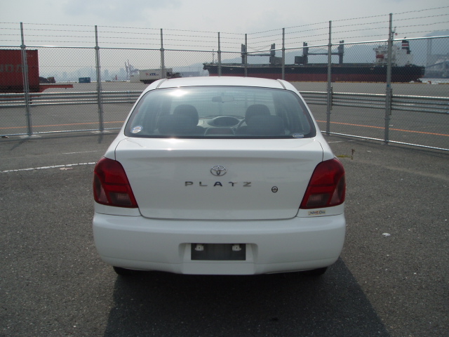 2002 Toyota Platz Pictures