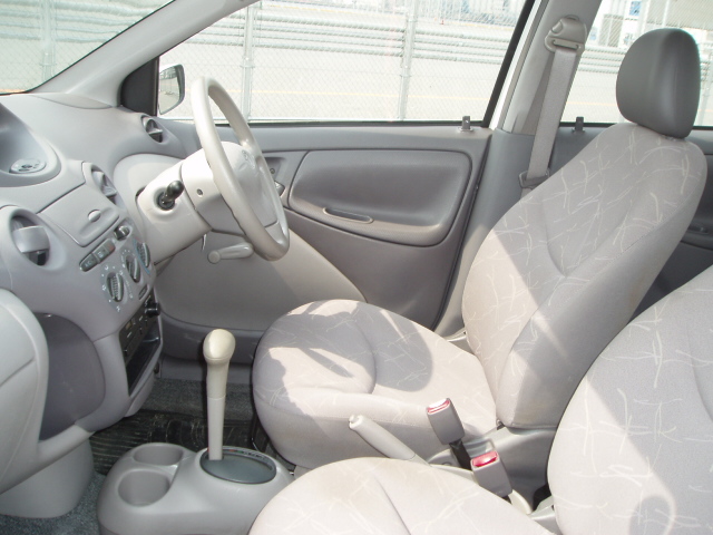 2002 Toyota Platz Photos