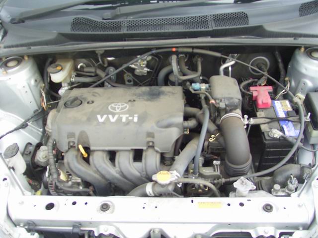 2002 Toyota Platz Images