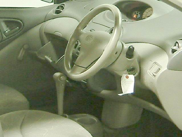 2002 Toyota Platz Pictures