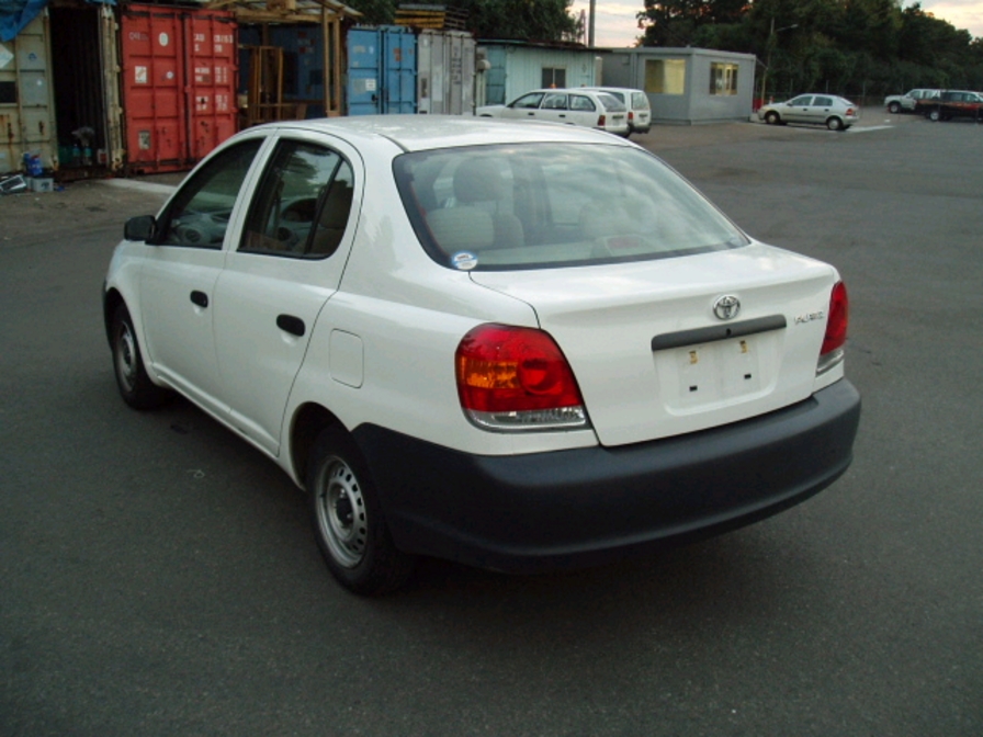 2002 Toyota Platz Pictures