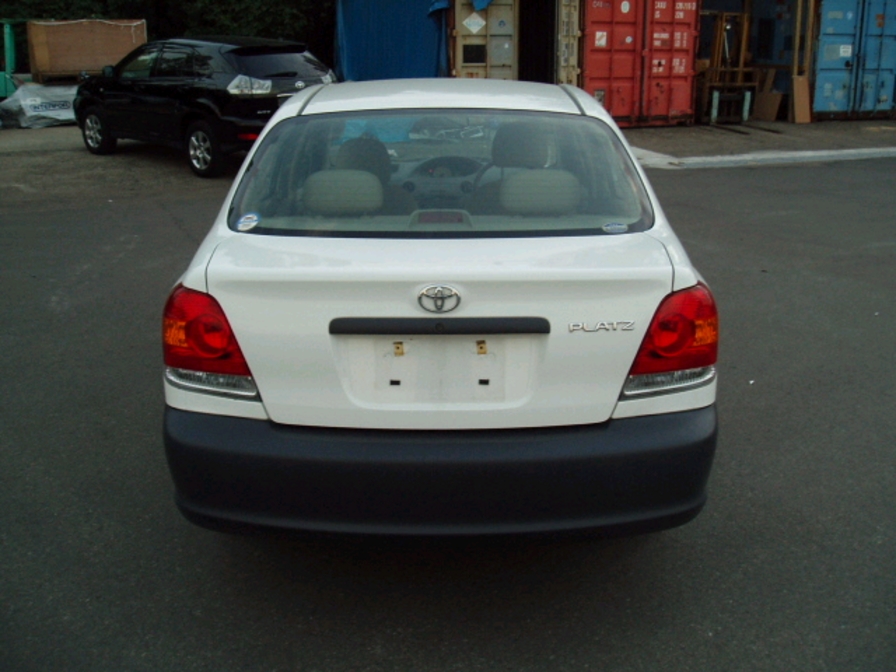 2002 Toyota Platz Pics