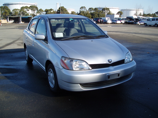 2002 Toyota Platz Pictures