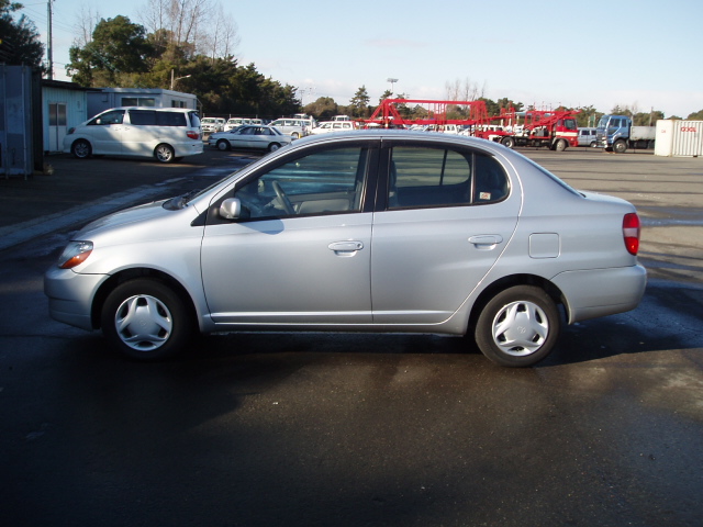 2002 Toyota Platz Photos